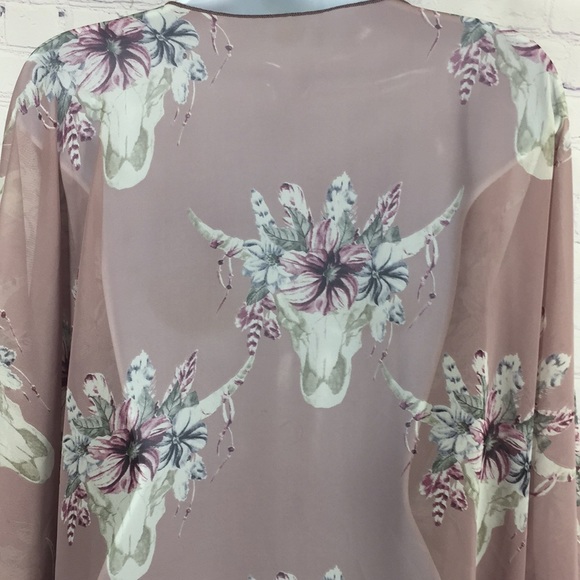 Lovely Kimono Floral Design Light Weigh Size Small - Picture 6 of 8